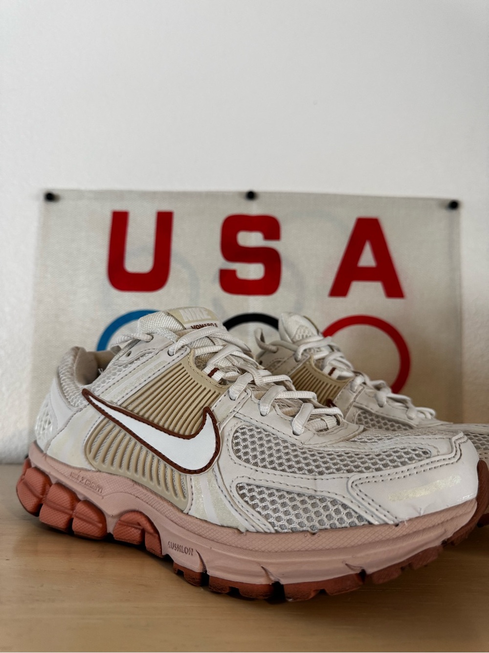 Nike zoom vomero 5 Women's White Beige Pink Athletic Sneakers